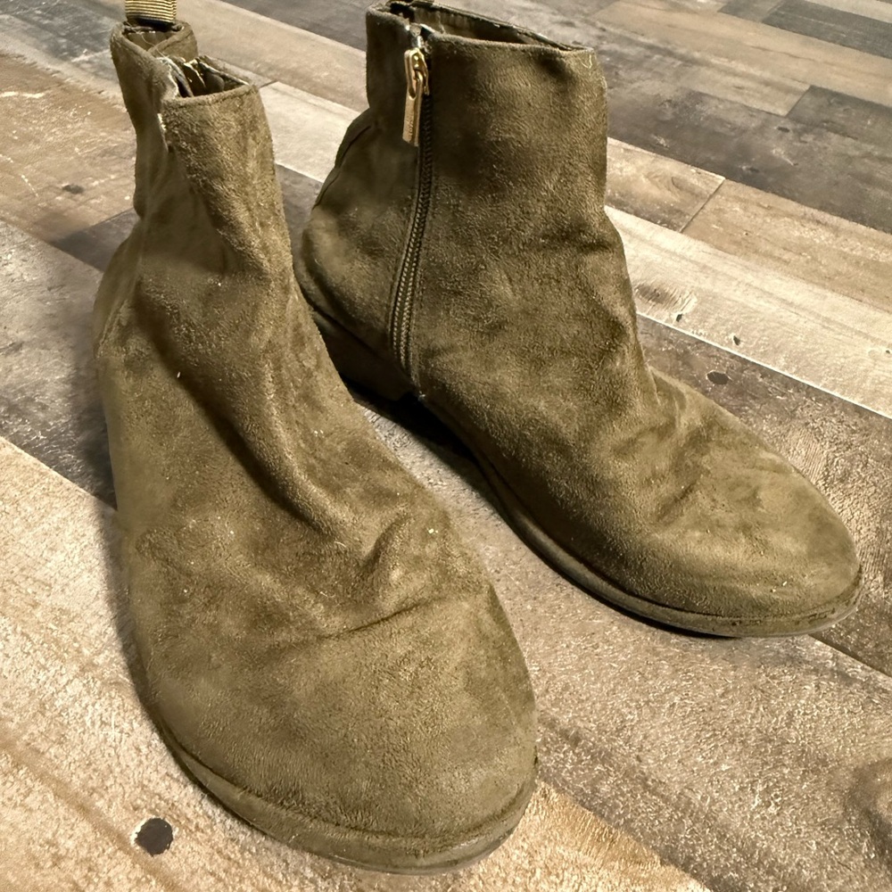 Stuart Weitzman Lowland Low Olive Ankle Boots-‎ 3